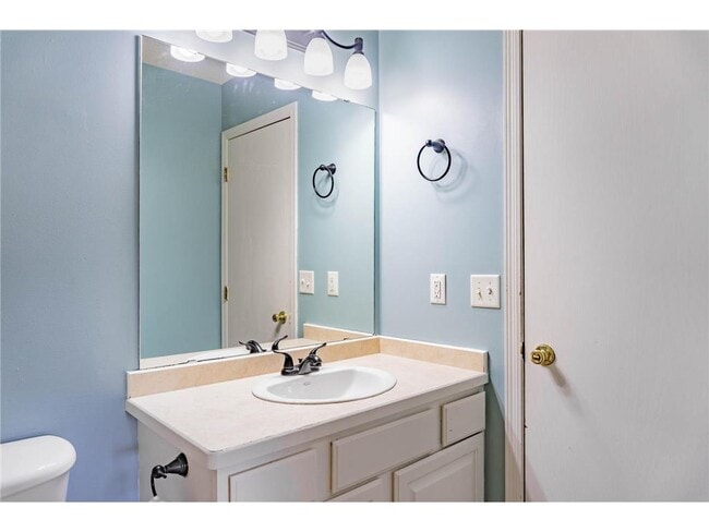 Building Photo - 2112 Blake Ave