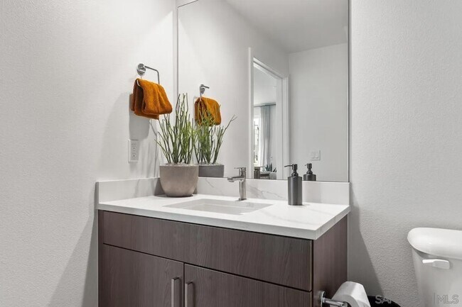 Building Photo - 5005 Avenida Lugano