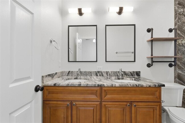 Building Photo - 810 W Whatley Pl