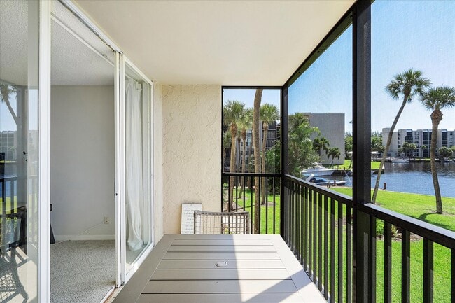 Building Photo - 13 Royal Palm Way