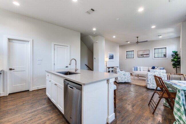 Building Photo - 5073 Gaston Ave