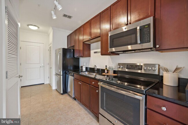 Building Photo - 1391 Pennsylvania Ave. SE