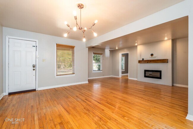 Building Photo - 1333 Amarillo St