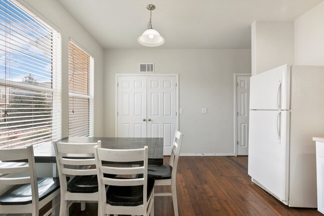 Building Photo - 7306 Countryside Grove