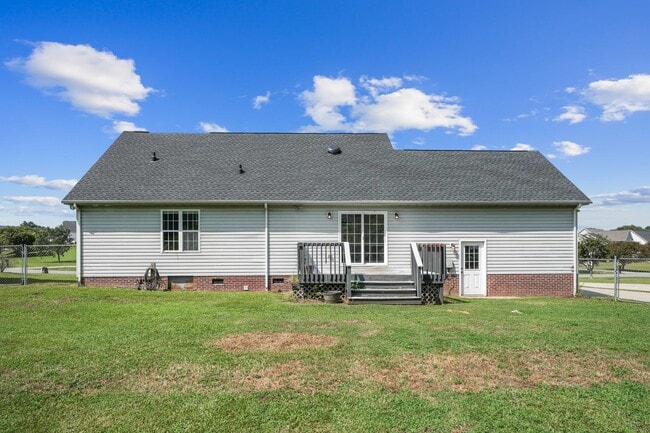Building Photo - 202 Starcrest Dr