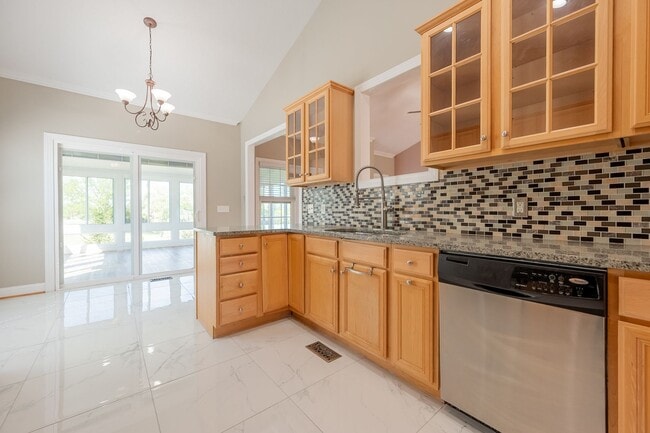 Building Photo - 1701 Stratford View Dr