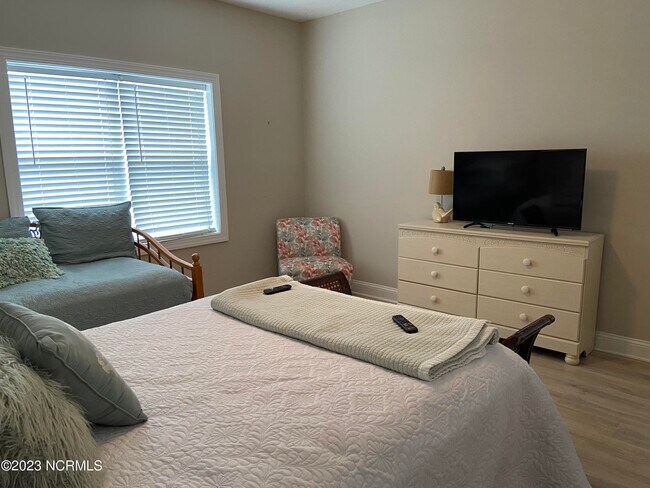 Building Photo - 404 Penny Ln