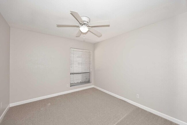 Building Photo - 1627 E Redfield Rd