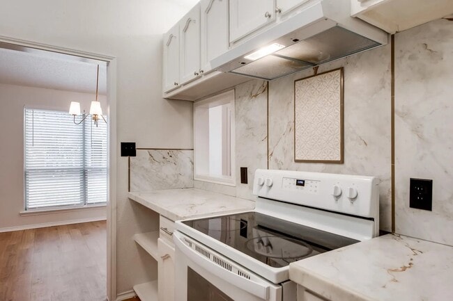 Building Photo - 500 Norwood Pl