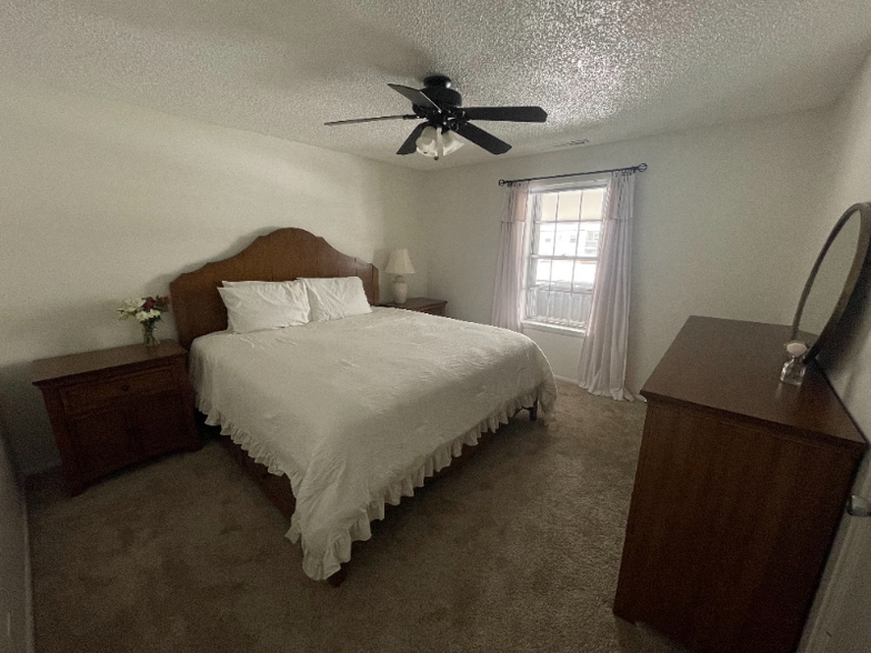 Building Photo - 7110 S Gaylord St