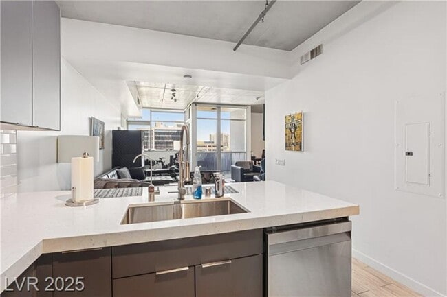 Building Photo - Downtown Las Vegas Luxury Condo with Moder...