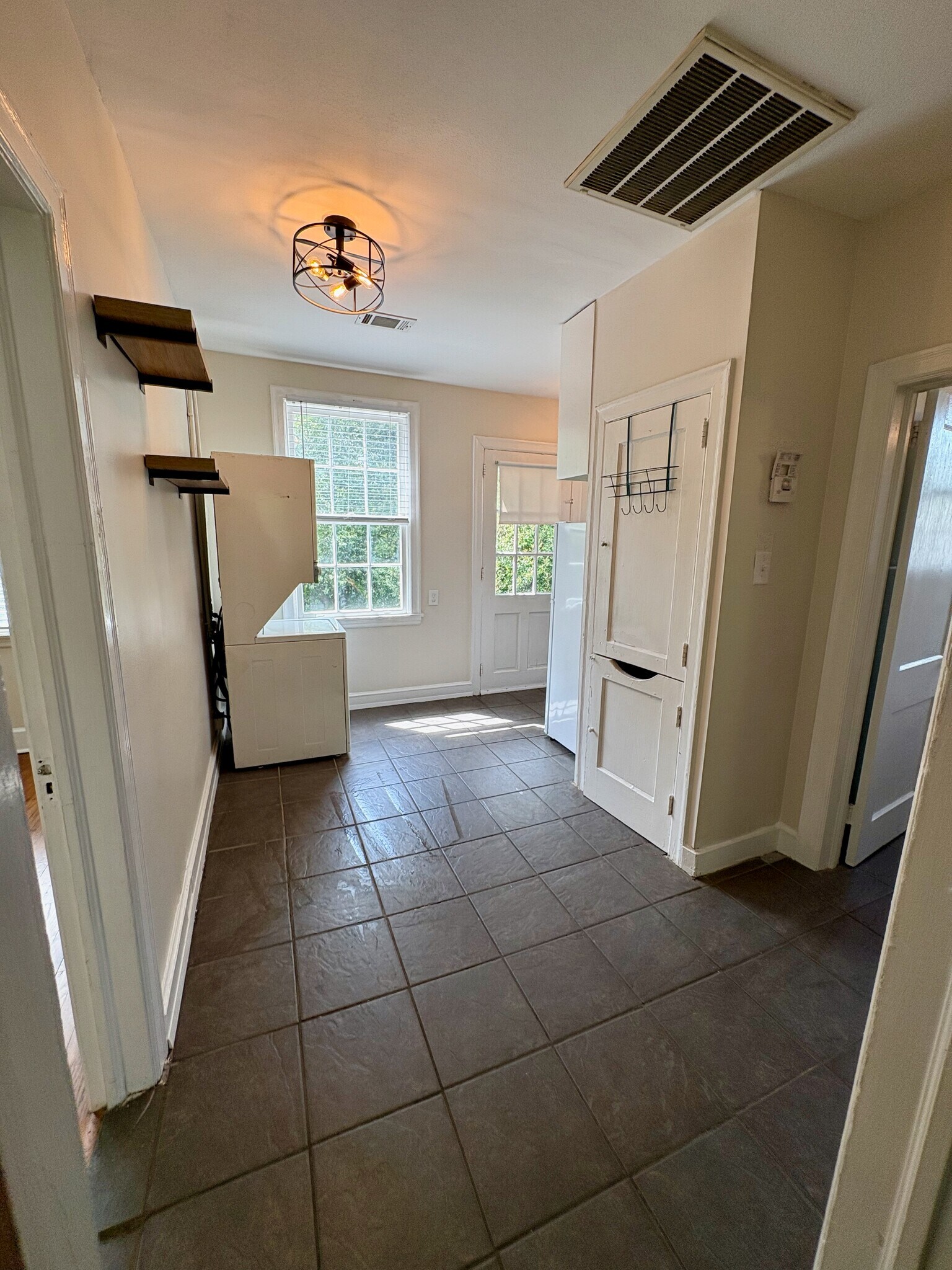 Building Photo - 120 Corbin Ave