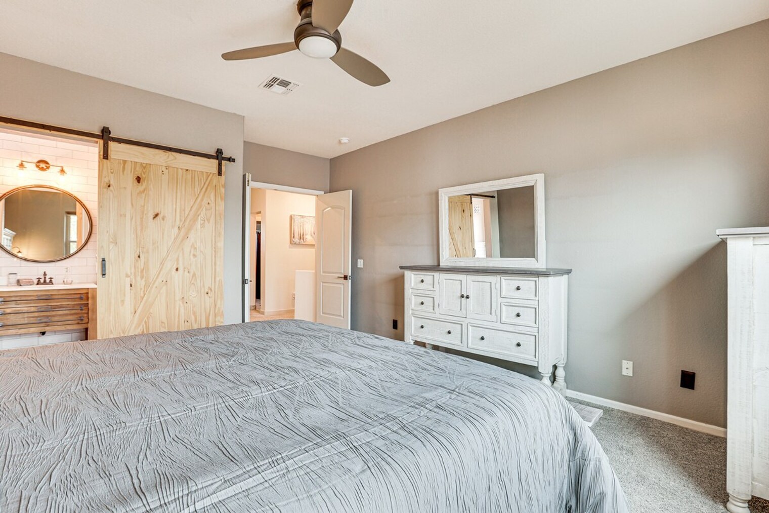 Building Photo - 13716 W Cypress St