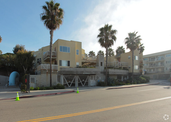 Building Photo - New Hope Ctyrd Santa Monica