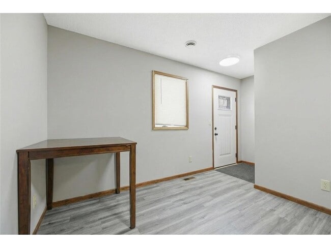 Building Photo - 226 3rd Ave S