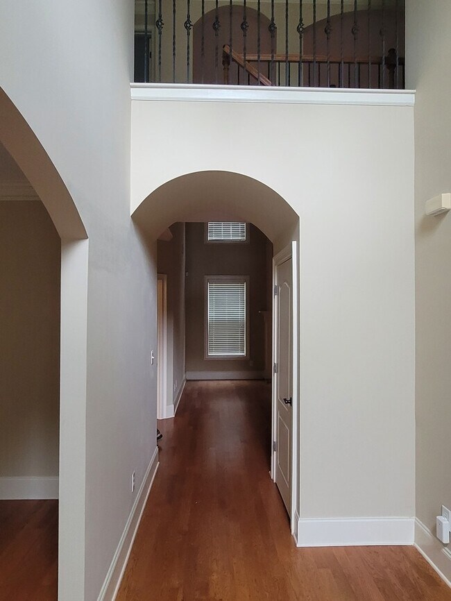 Building Photo - Home For Rent