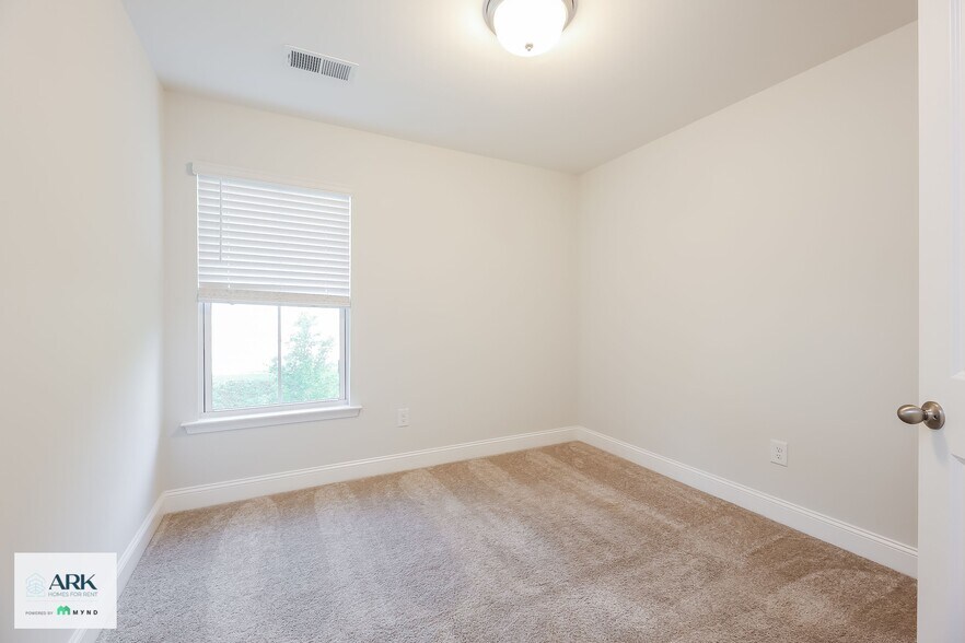 Building Photo - 201 Bosa Ln