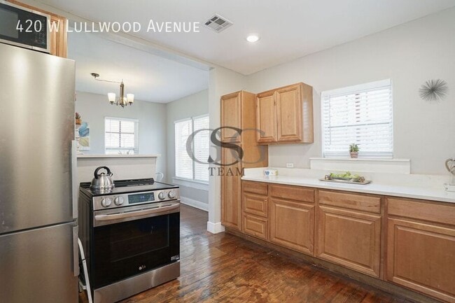 Building Photo - 420 W Lullwood Ave