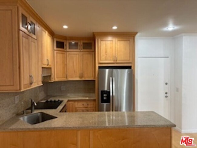 Building Photo - 11645 Montana Ave