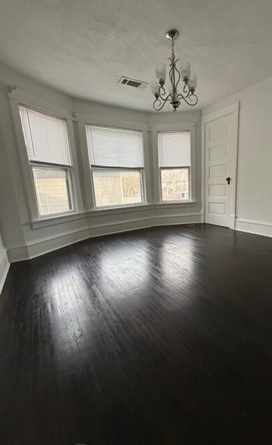 Building Photo - 1105 N Clinton Blvd