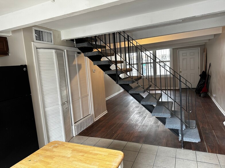 Living Dining Area - 4816 S Drexel Blvd
