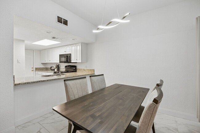 Building Photo - 2601 Augusta Dr