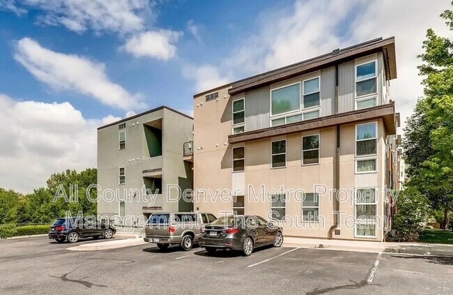 Building Photo - 5201 S Fox St