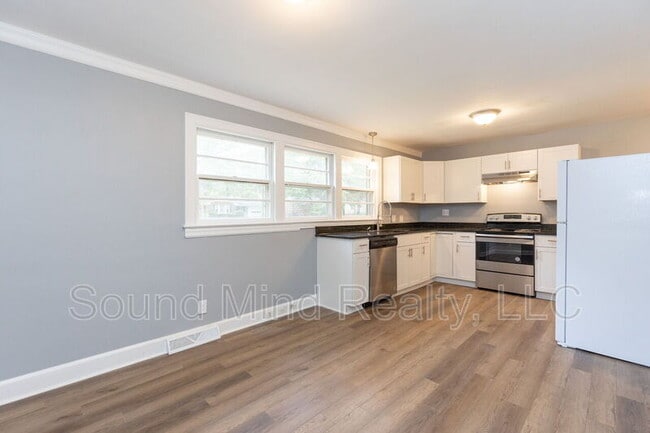 Building Photo - 1311 Dogwood Ln NW