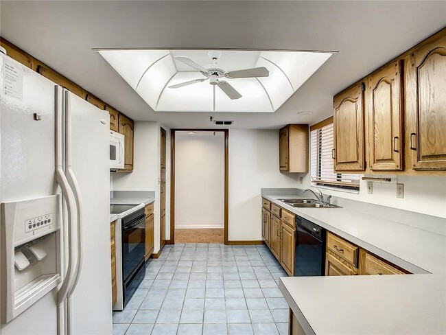 Building Photo - 1158 Carmel Cir