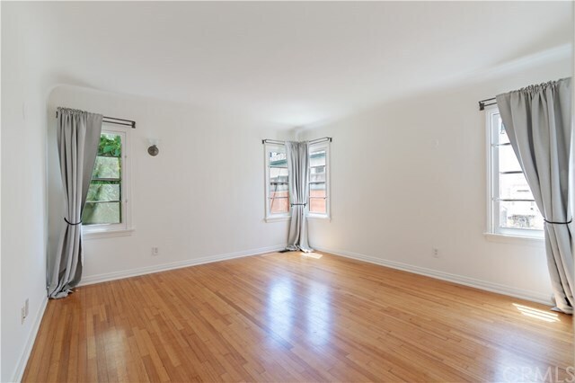 Building Photo - 2560 Amherst Ave