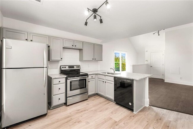 Building Photo - 94 Lucy St SE