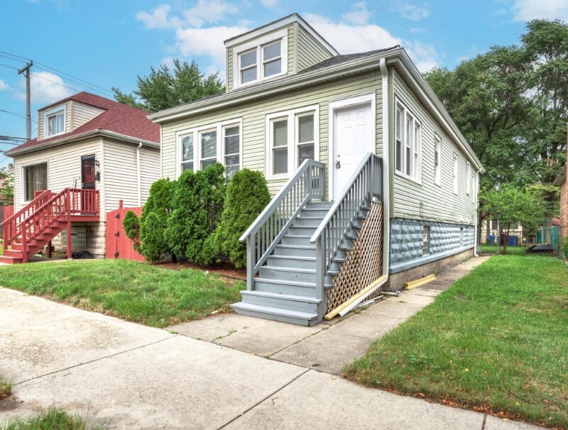 Building Photo - 9319 S Clyde Ave