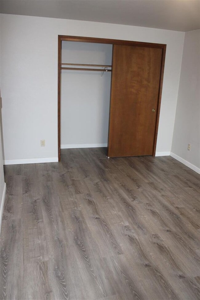 Building Photo - 2 Bedroom, 1 Bathroom Duplex!!!!