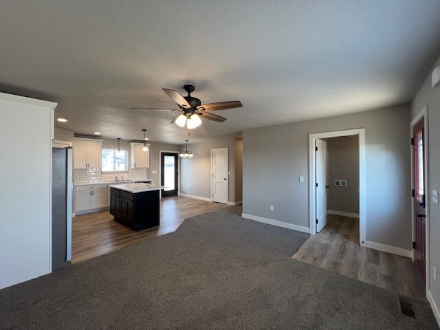 Building Photo - 671 Eagle Ct