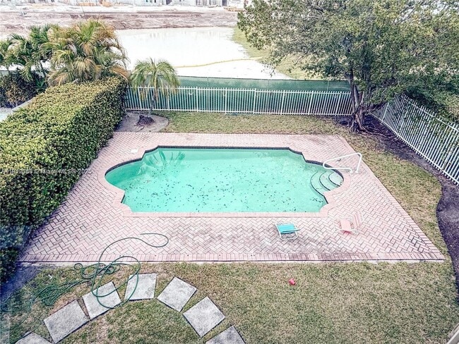 Building Photo - 1621 Diplomat Dr