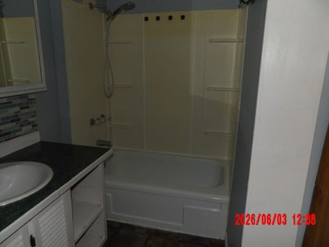 Building Photo - 3 bedroom house