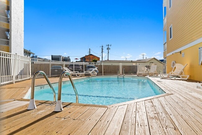 Building Photo - Fully Furnished Beach Front Rental