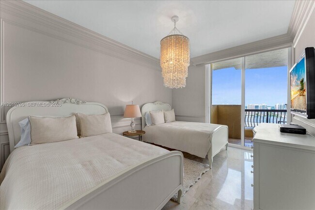 Building Photo - 17875 Collins Ave