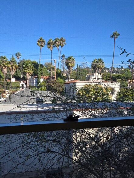 Building Photo - 1922 N Hoover St