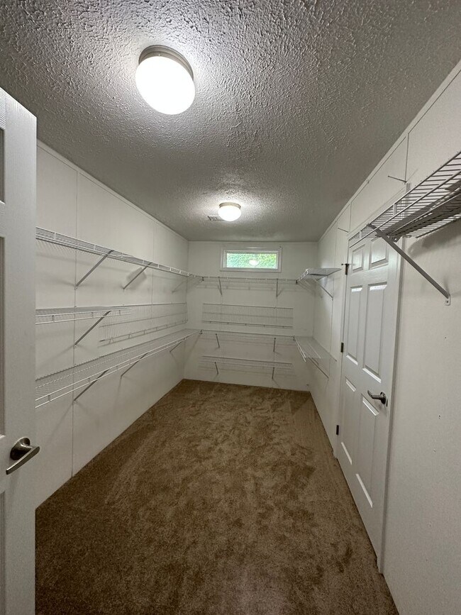 Building Photo - 5 BR, 3.5 BA, 2432sf home on almost 17 acres!
