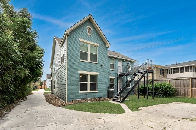 Building Photo - 2817 Truxillo St