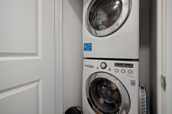 Building Photo - 7317 Sparkling Light Dr