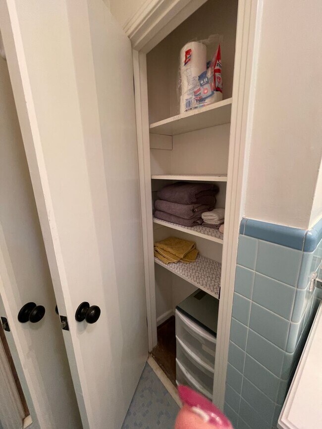 Building Photo - Beautiful Home located on .53 Wooded Corner Lot.