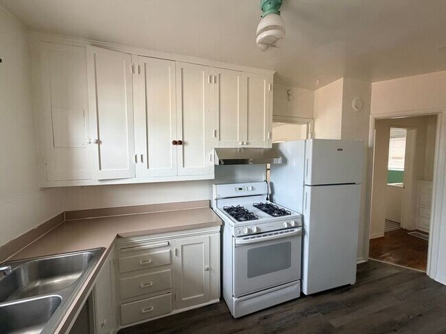 Building Photo - Reno Affordable House 3 Bedroom/1 Bath/ 1 Cat Friendly
