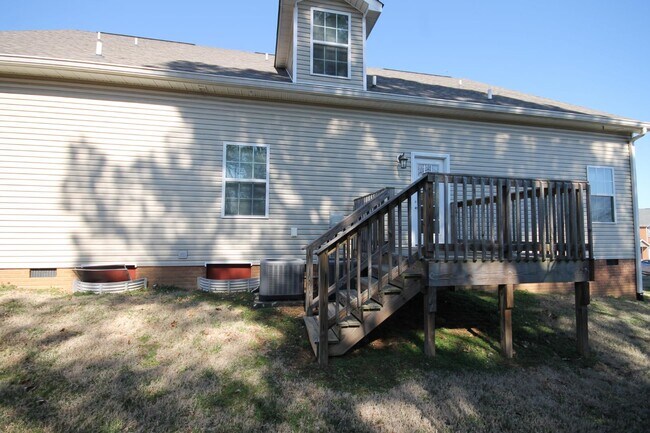 Building Photo - 704 Cobblestone Dr