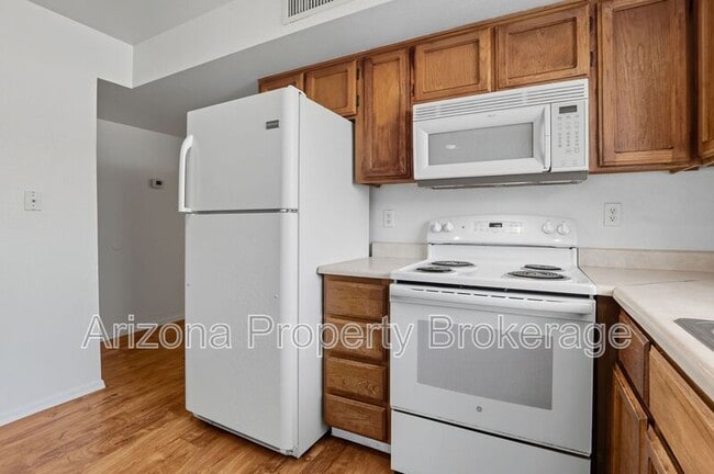 Building Photo - 6144 E Glencove St