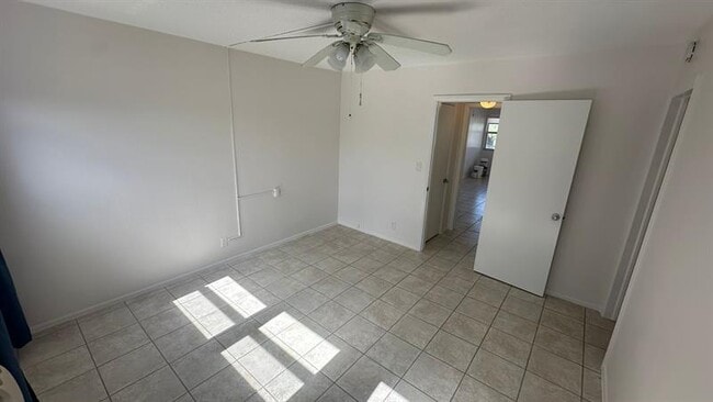 Building Photo - 625 Antioch Ave