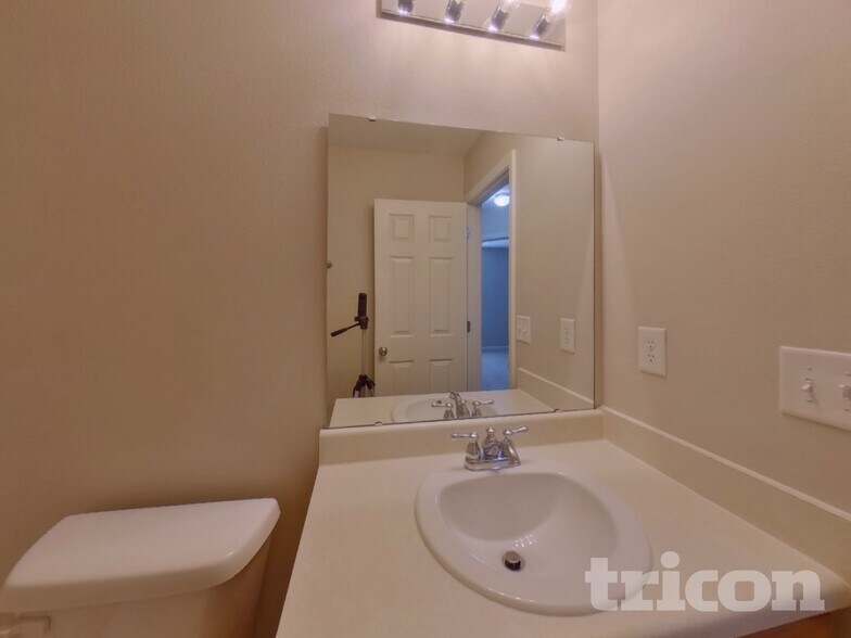 Building Photo - 369 Drooping Leaf Rd