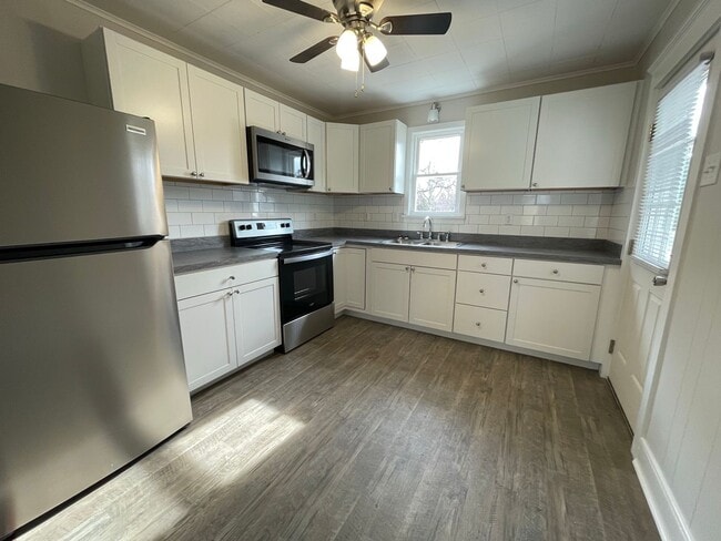 Building Photo - Nice two-story half duplex in Waynesboro, PA