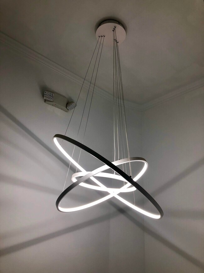 Building Photo - 2406 Clay St